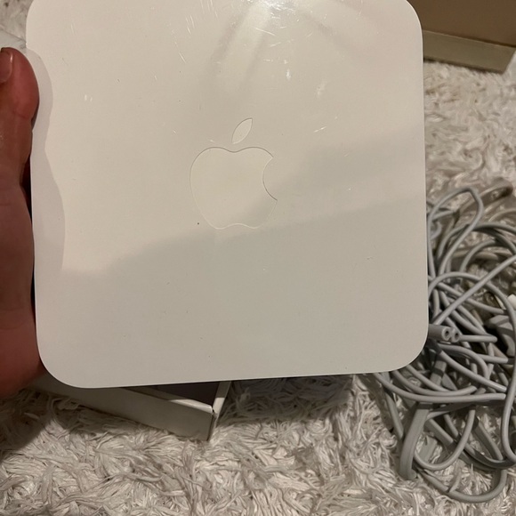 Apple AirPort Extreme Base Station MB763LL/A Wireless Router Wi-Fi 802.11n A1301 - Picture 6 of 11
